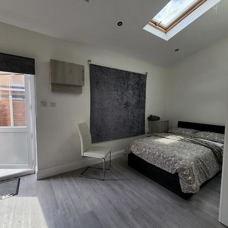Ilford Town Centre Studio Екстериор снимка