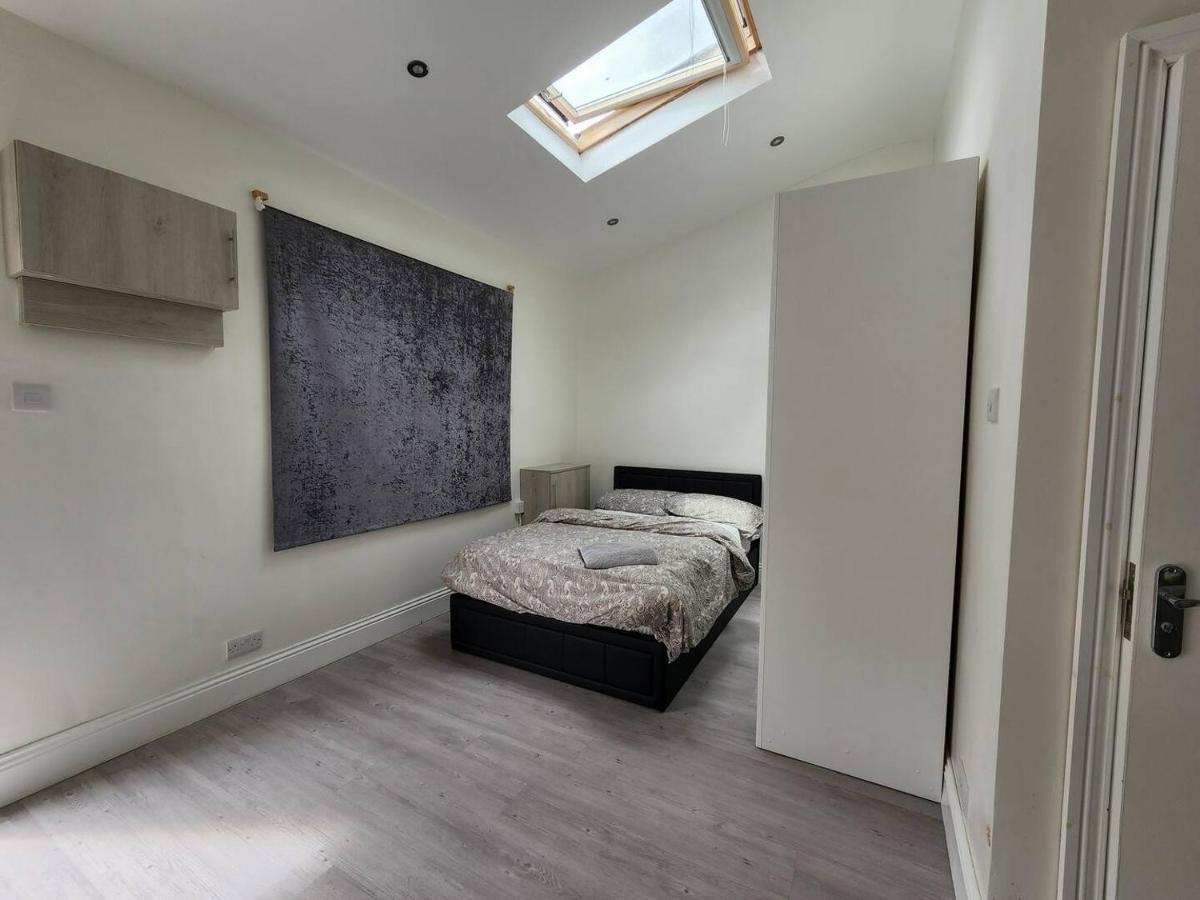 Ilford Town Centre Studio Екстериор снимка