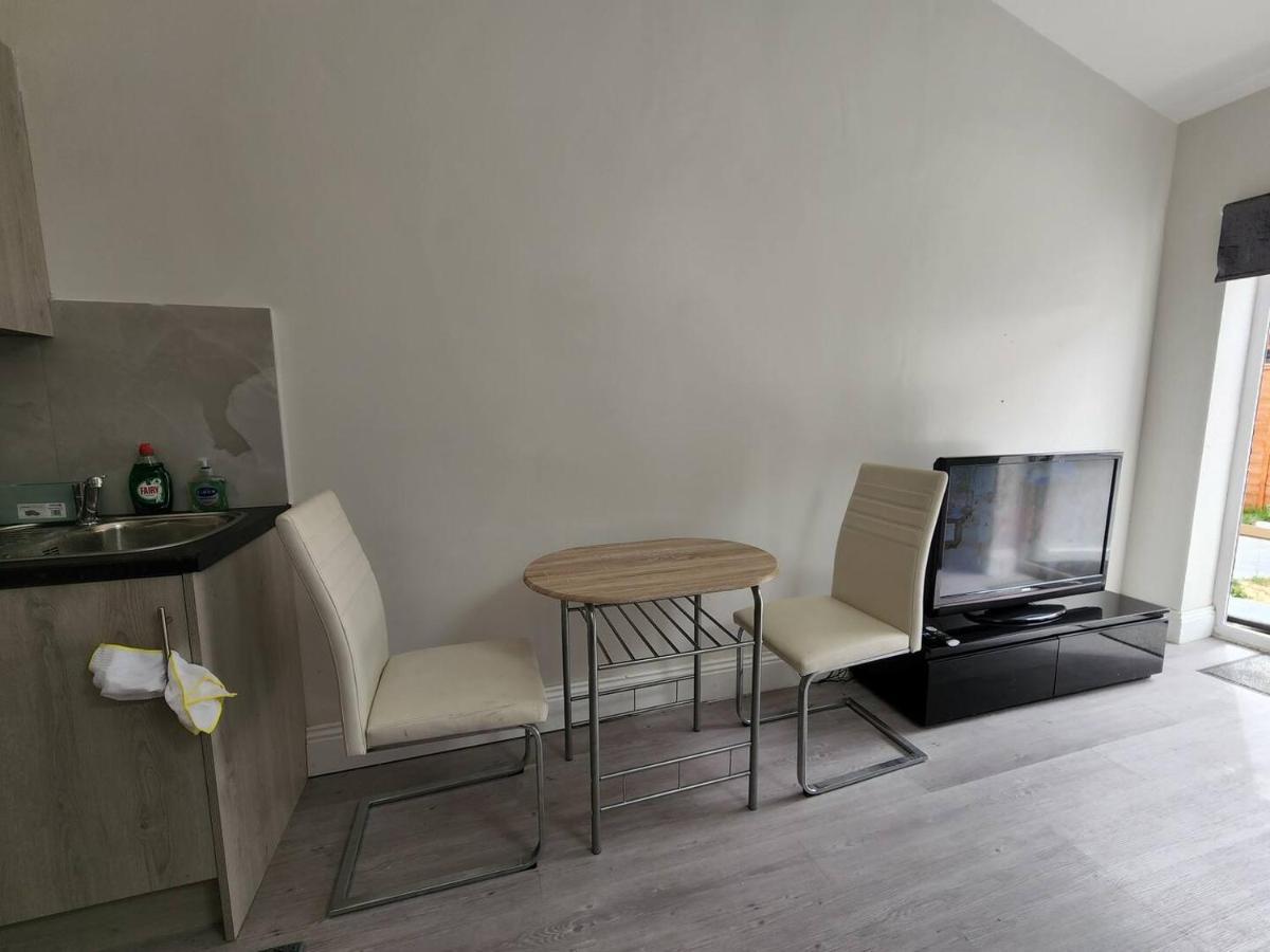 Ilford Town Centre Studio Екстериор снимка